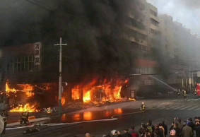 電動(dòng)車好好地放那里充電為什么會(huì)起火或爆炸？